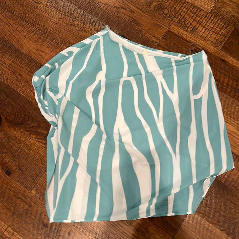 Tyche asymmetrical top